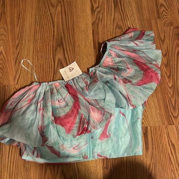 Hazel Boutique Top - Picture 2 of 2